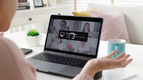 Kenapa WiFi Terasa Lambat Padahal Sinyal Penuh? Penyebab yang Sering Tidak Disadari Pengguna Rumahan